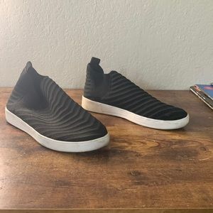 White mountain casual gym shoes